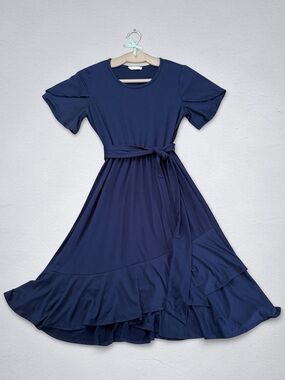 Women’s Tie-Waist Maternity Dress